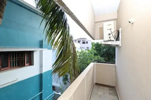OYO 16798 Rj Residency