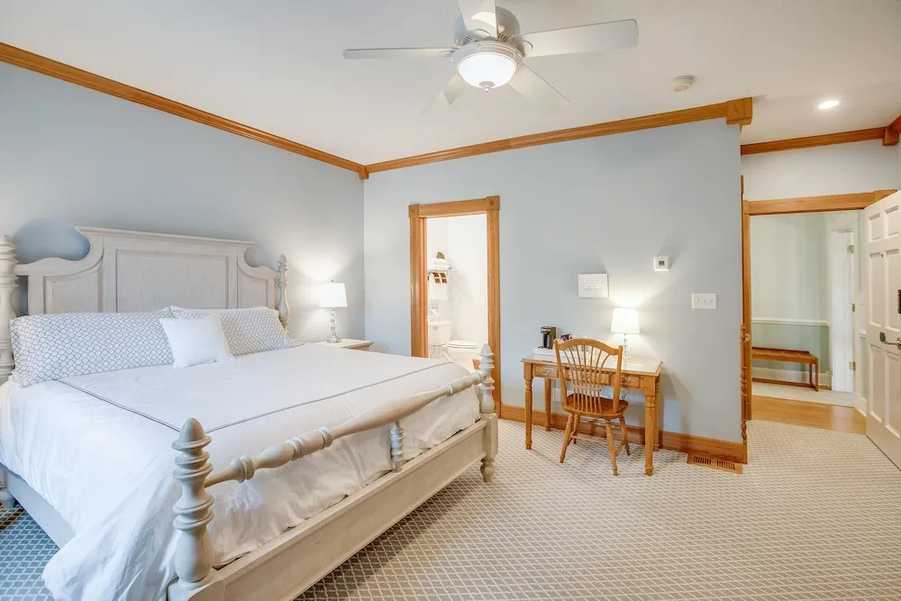 Biddle Point Inn