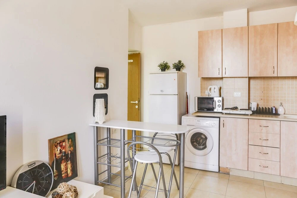 Central Apartment by Rothschild & Market