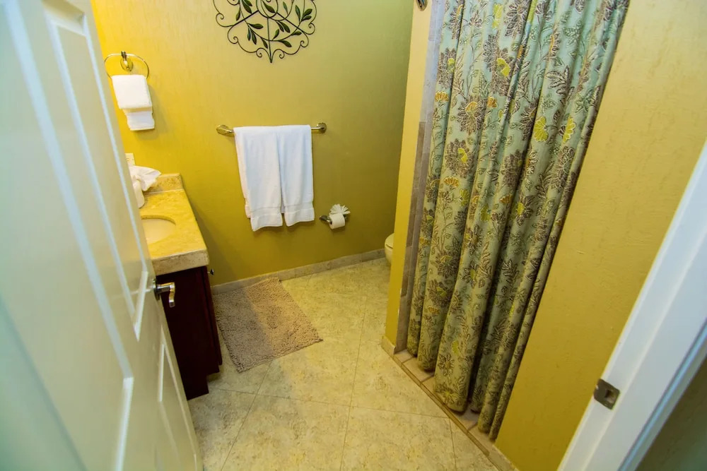 Bonita 702 - 3 Br Condo