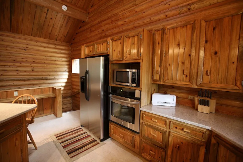 3 Blue Grouse 5 Bedroom Home by Redawning