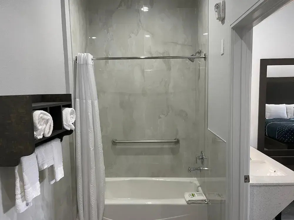 LiV Inn & Suites Houston
