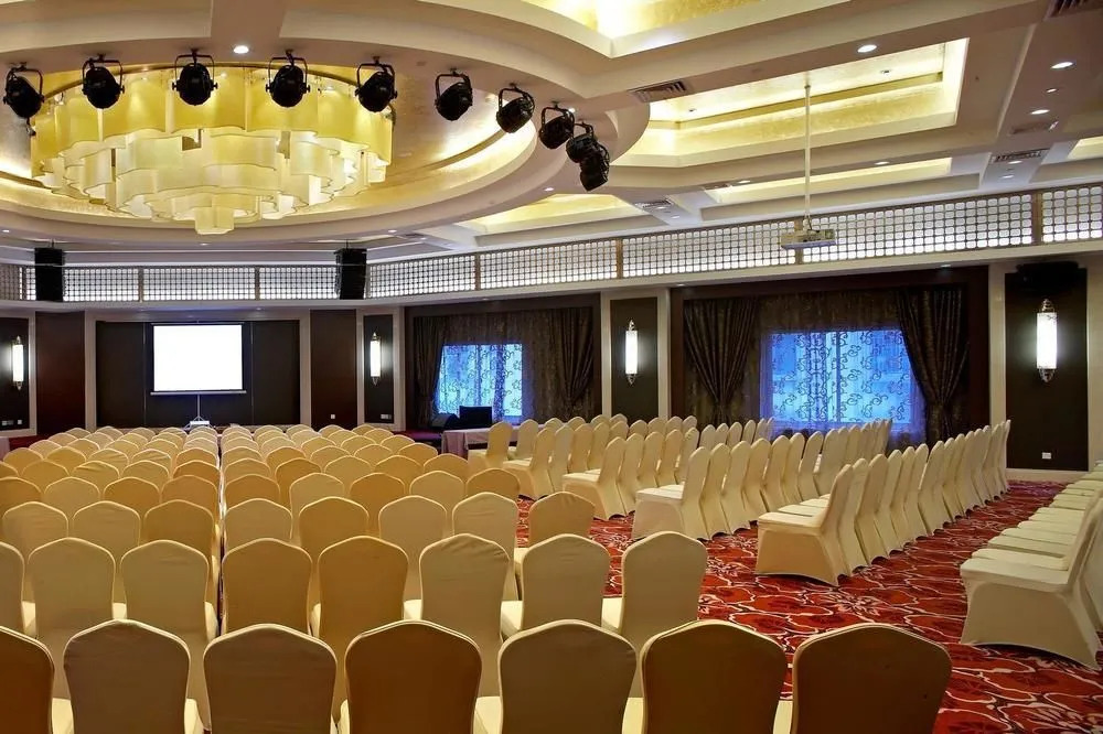 Ningbo Holiyacht Crystal Hotel