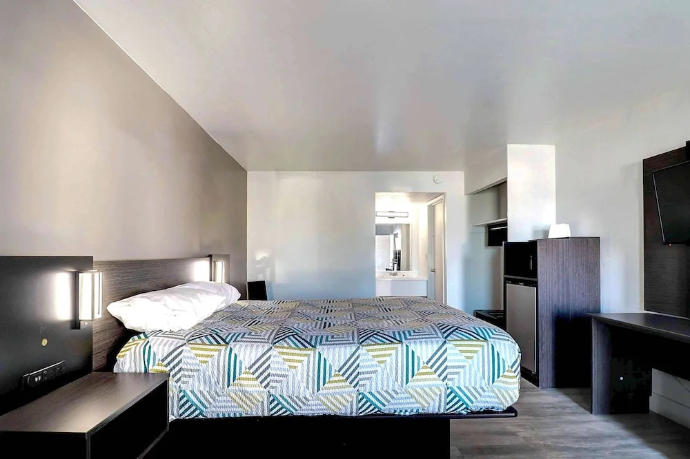 Super 8 Tucson/East/D.M.A.F. Area