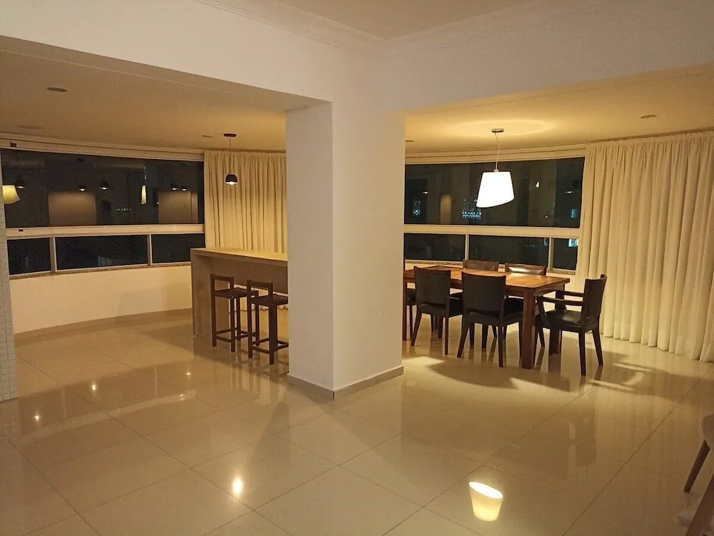 Amplo Apartamento Um Por Andar
