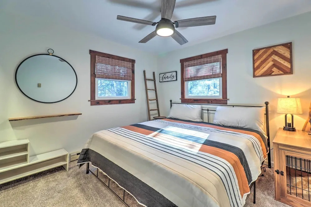 Hot Tub, Beach Access: Albrightsville Retreat