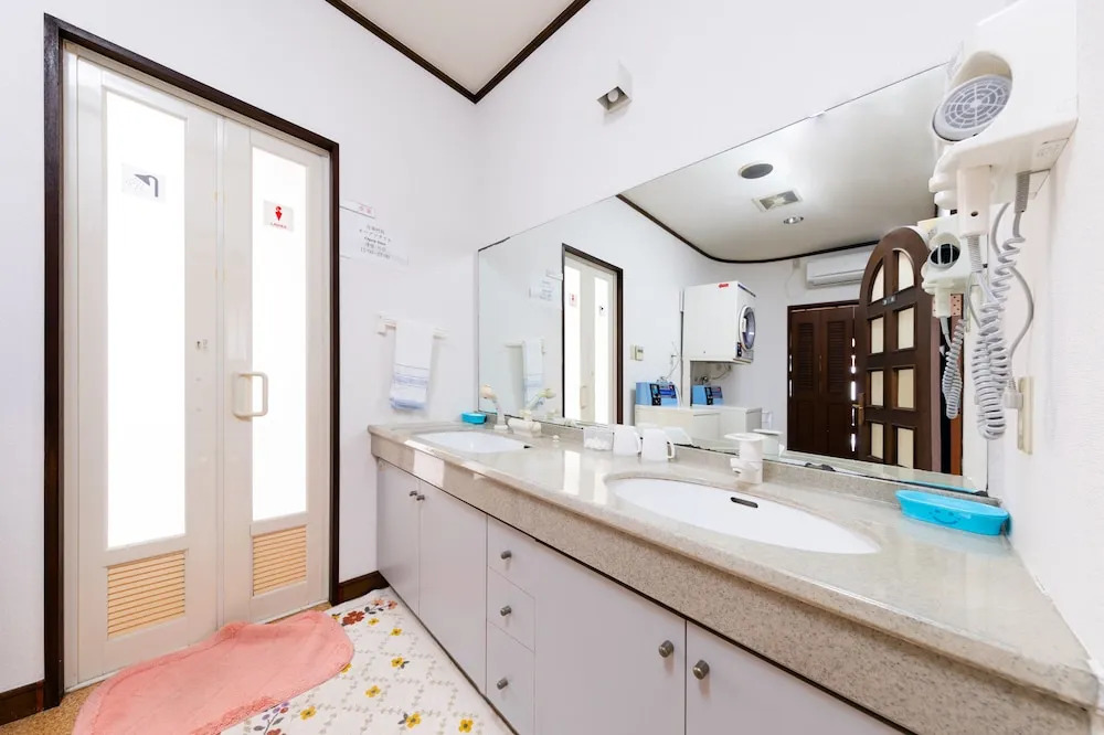 Yolee Guest House