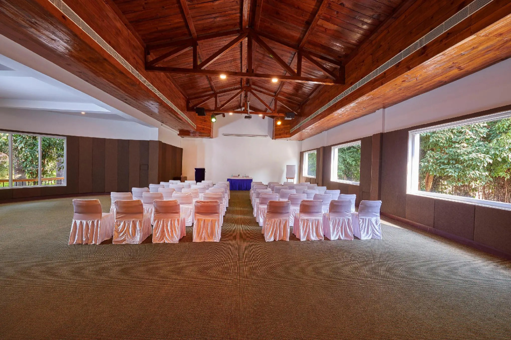 Aacorn Hideaway Resort & Spa
