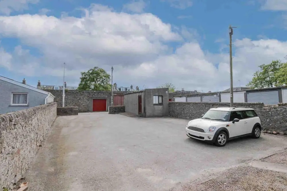 Comfortable West End Flat With Parking Easy Access