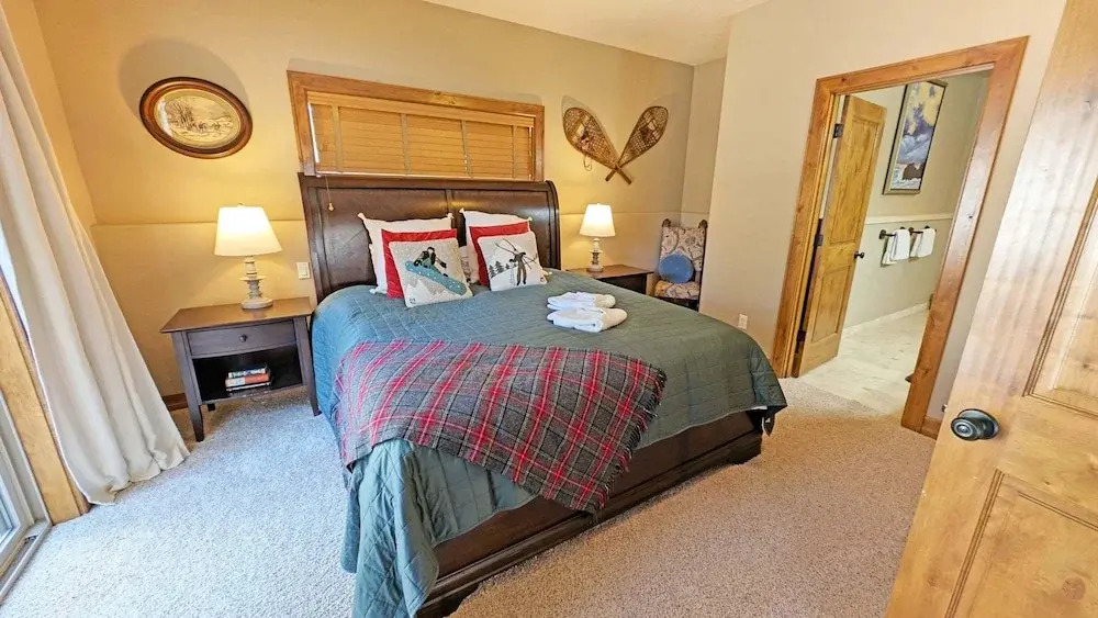 Yellow Pine 32 6 Bedroom Home