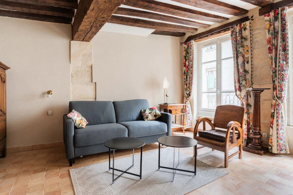 Latin Quarter - Pantheon Studio