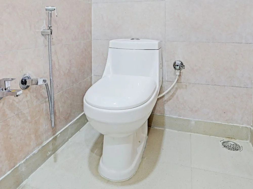 OYO 24615 Hotel Shivam Palace
