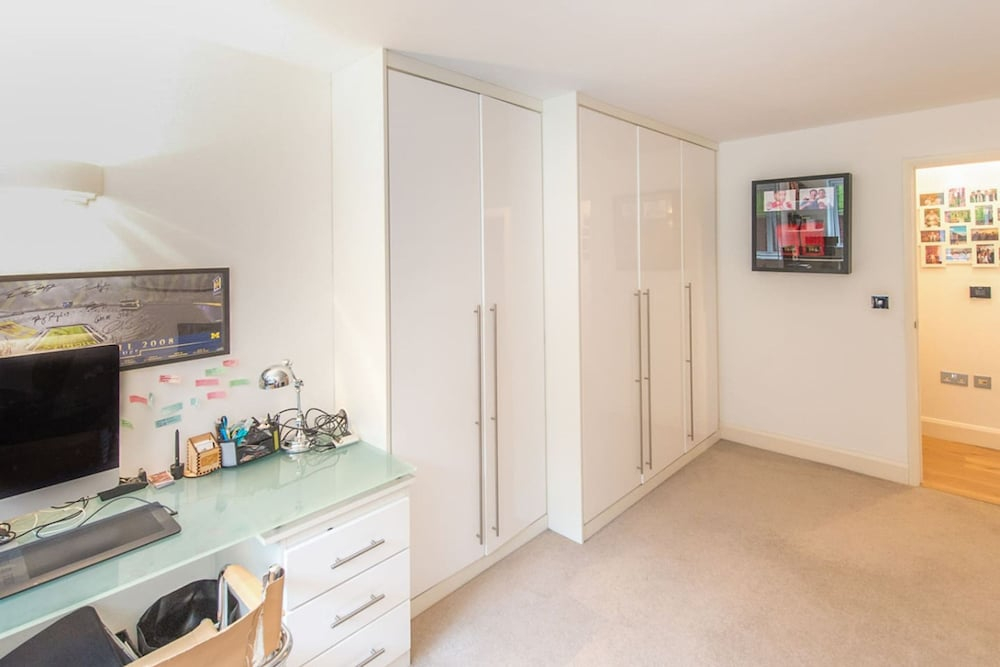 Stylish Two Bedroom Flat BCA
