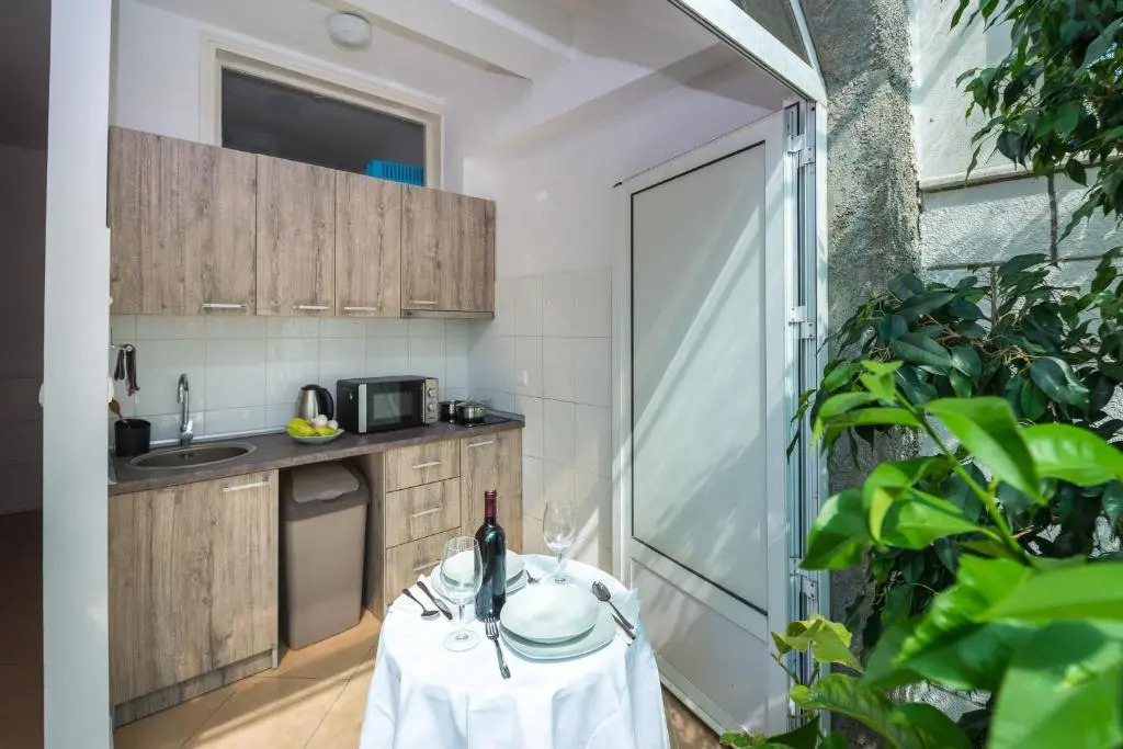 Francesca Guesthouse & Vardia Winery