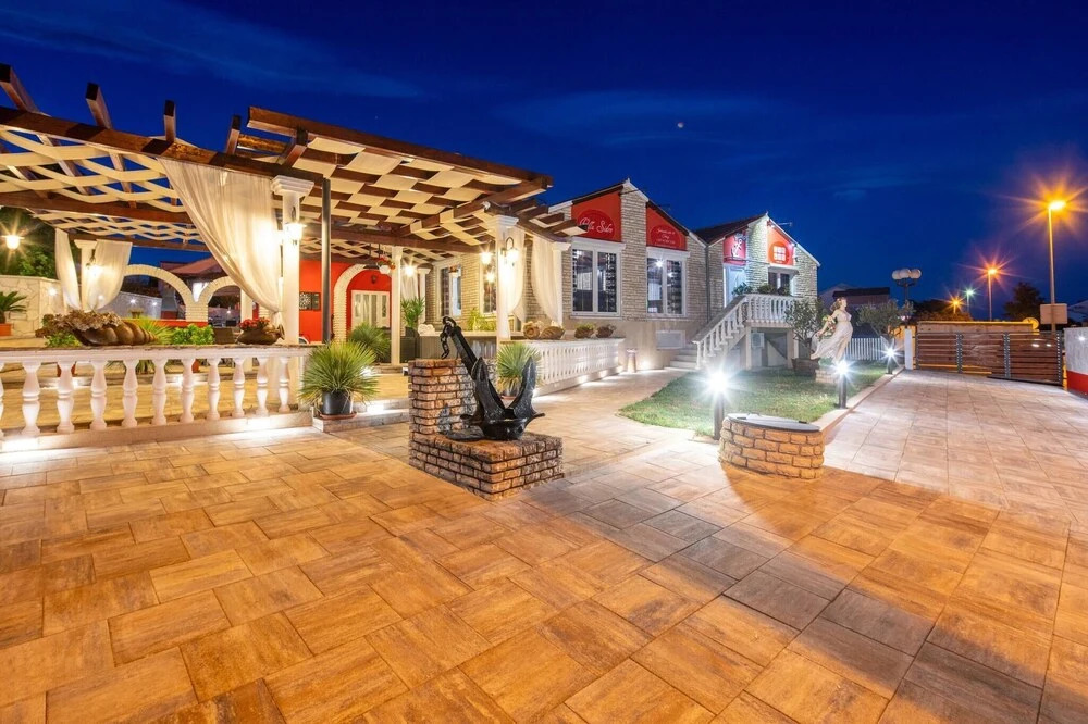 4 Great Villa Ancora For 16 Guests