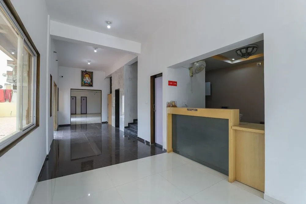 Oyo 43875 Khatti Imly