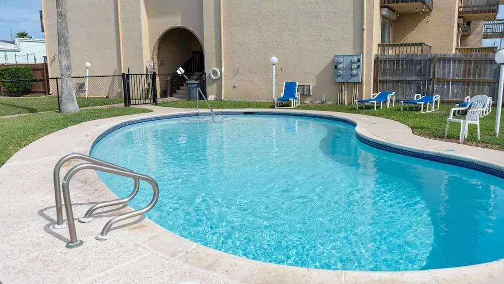 Bayfront W/docks & Fish 3 Patios Prime Location 2 Bedroom Apts