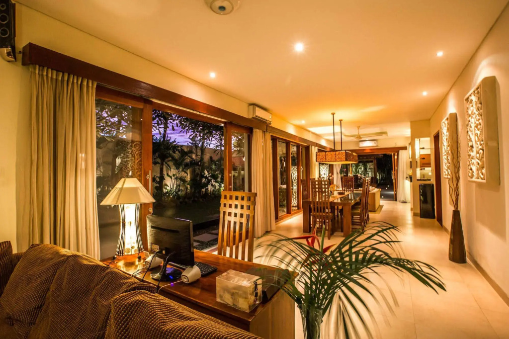 Villa Seriska Dua Sanur, Spacious 4BR Private Pool Villa with Private Cook, Spa & Tour