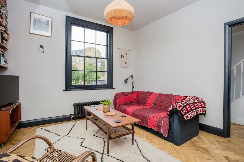 Stunning 2 Bedroom House in De Beauvoir Town