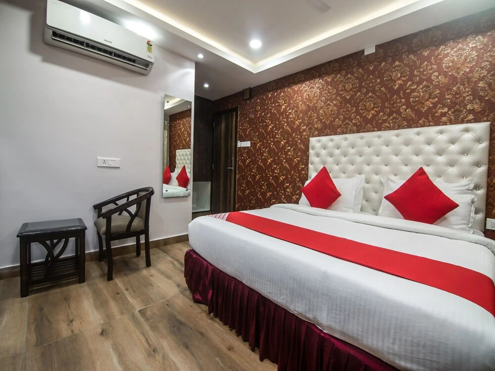 OYO 15582 Hotel Vrinda Regency