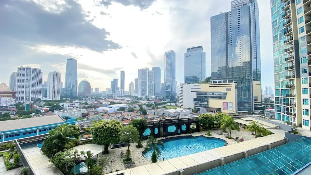 Modern Look And Comfy 3Br Apartment Bellagio Residence