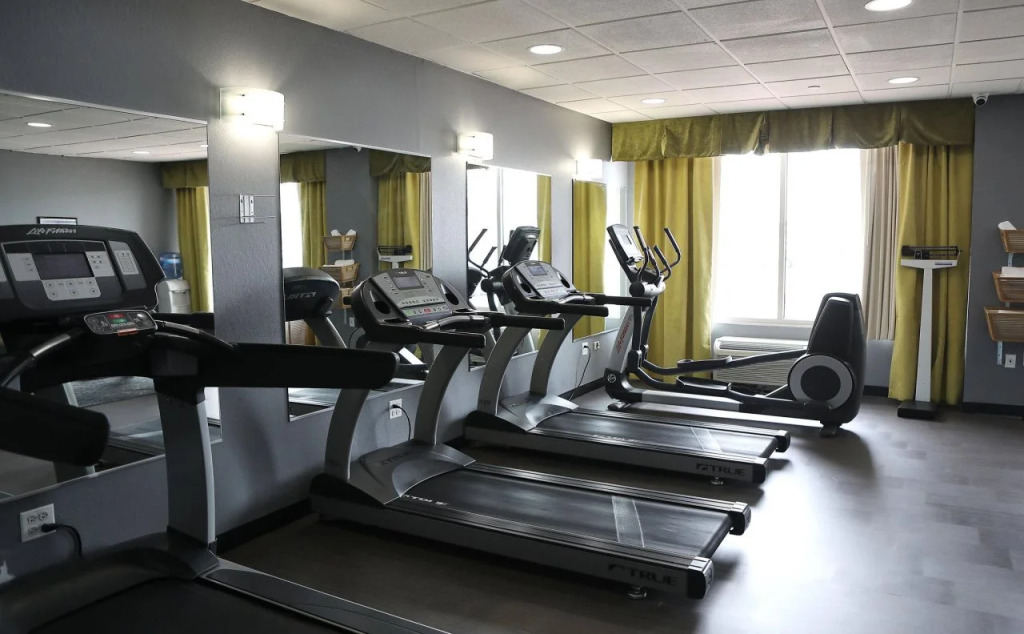 Holiday Inn Chicago Oakbrook by IHG