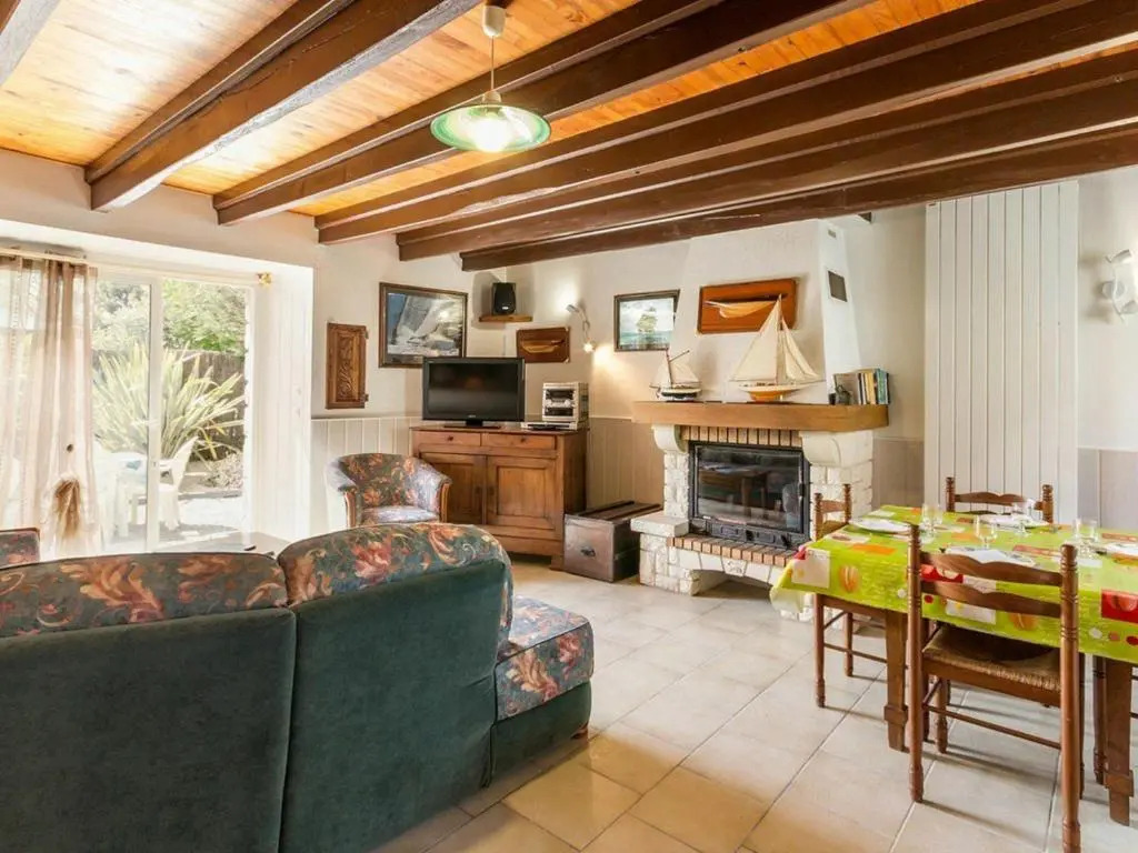 Gîte Charmant avec Cheminée, Jardin Clos et Equipements Bébé à Proximité de la Côte - FR-1-306-842