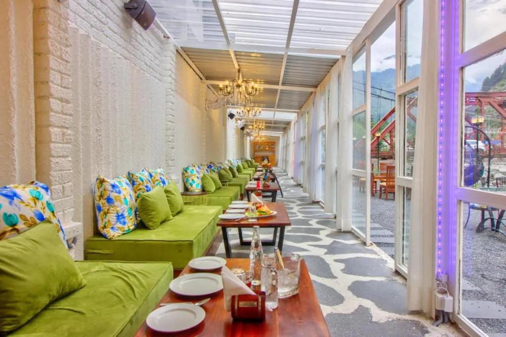 PARADISE - The Whitehouse Cafe