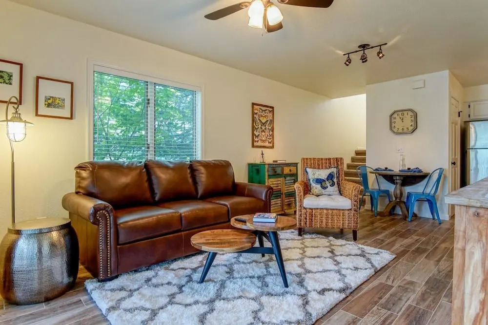 Trendy Country Club Condo