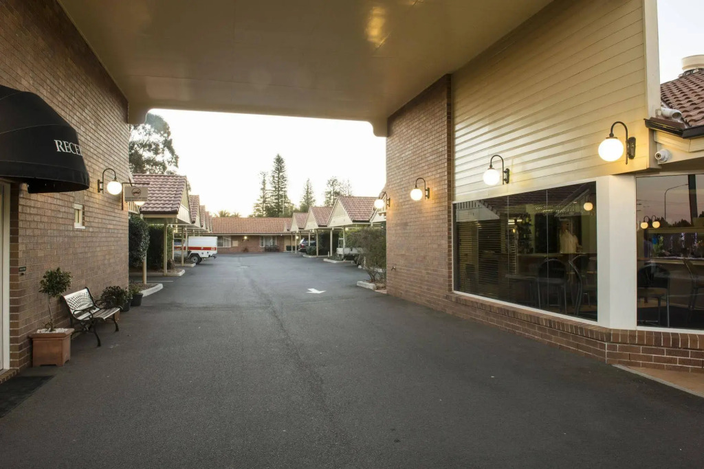 Cotswold Motor Inn