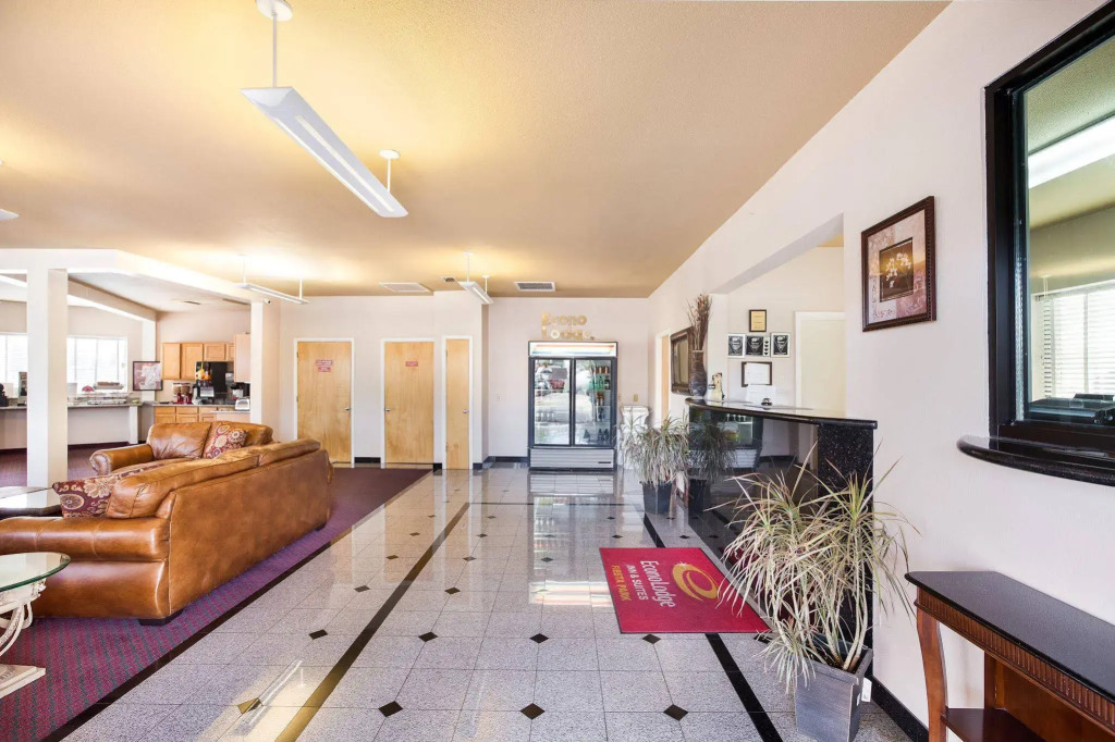 University Inn & Suites