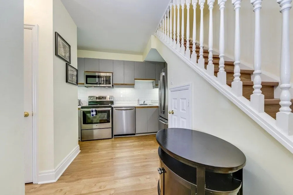 Newly Decorated 2BR Yorkville Home