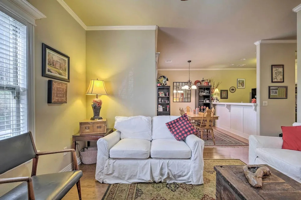 Fayetteville Apt by Univ of Arkansas Campus!
