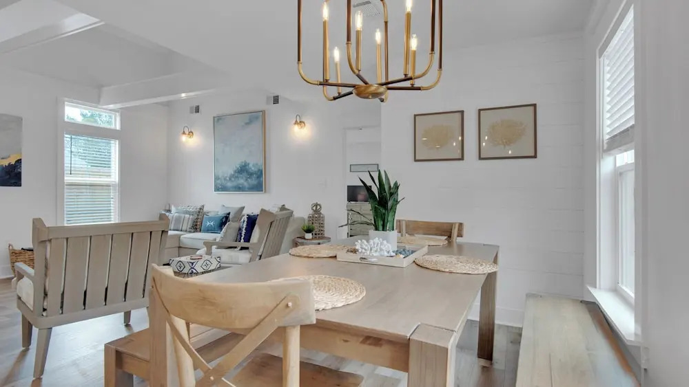 Fully Updated Beach Retreat; Minutes to Eastern Lake & Beaches