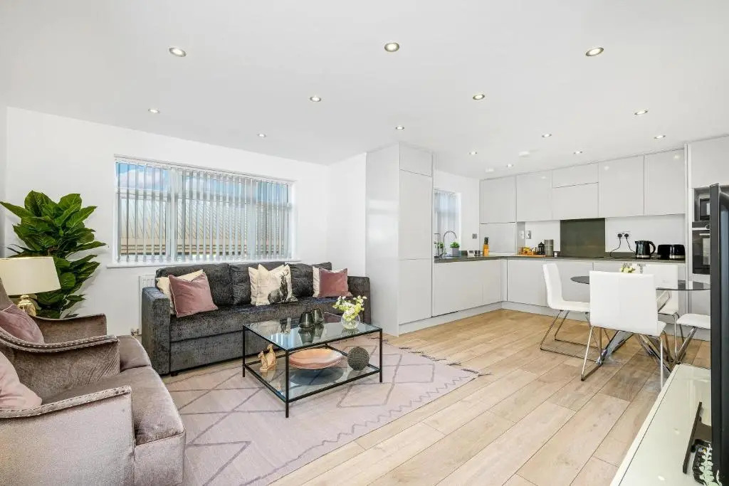 St Martins 2 Bedroom Apartments in Ruislip By 360 Stays