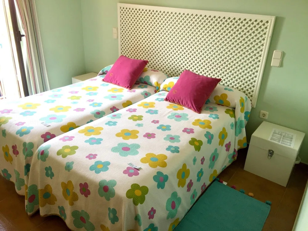 House With 5 Bedrooms in Aldehuela, With Enclosed Garden and Wifi