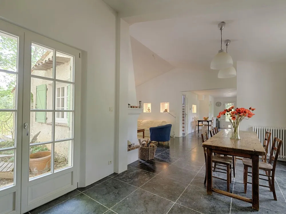 Beautiful holiday villa with privat pool surrounded by vineyard in Entrecasteaux