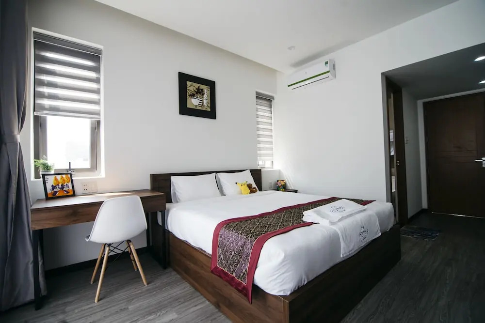 Royal Lion Hotel and Apartment