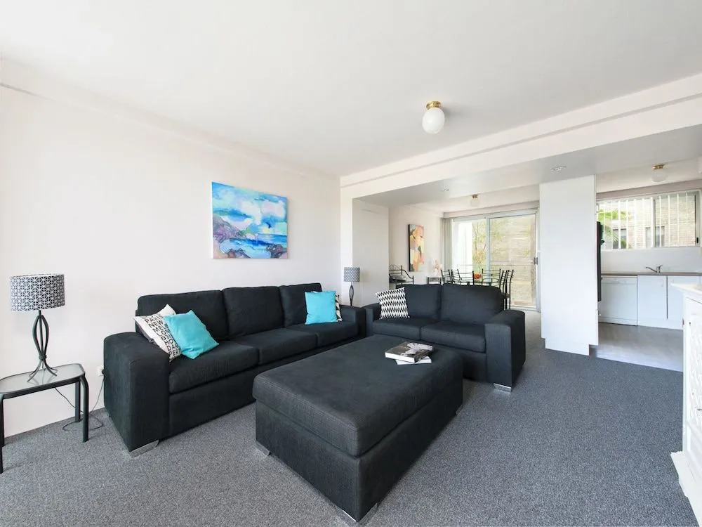 9 Cirrus at Fingal Bay
