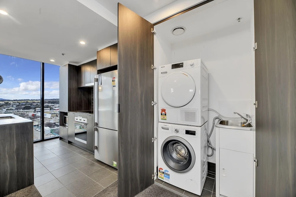 Lovely Sunny 2-bedroom Apartment With Pool and Gym
