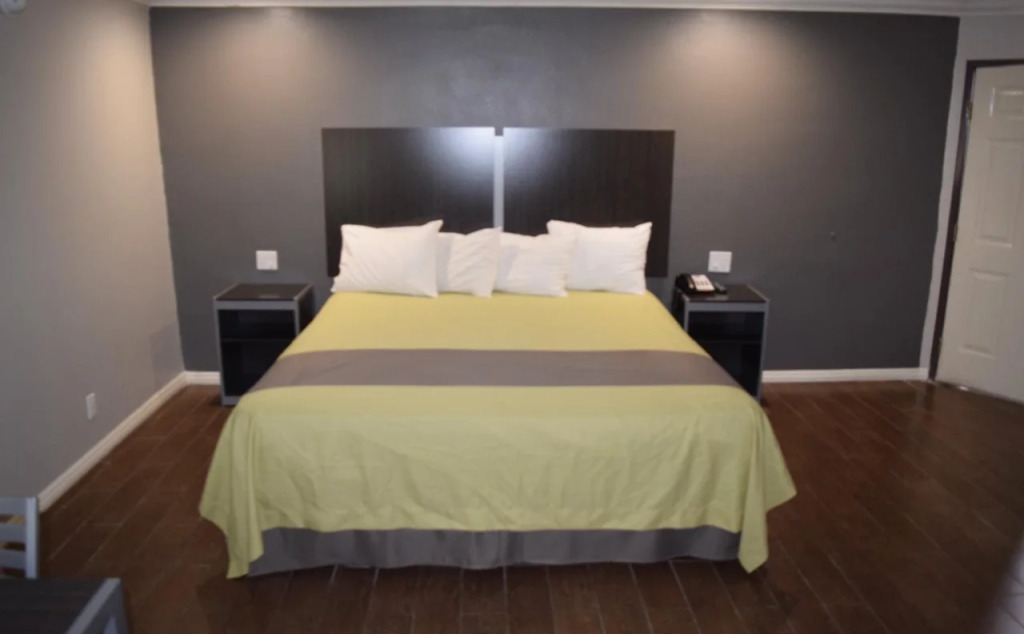 Deluxe Inn Hawthorne/ LAX
