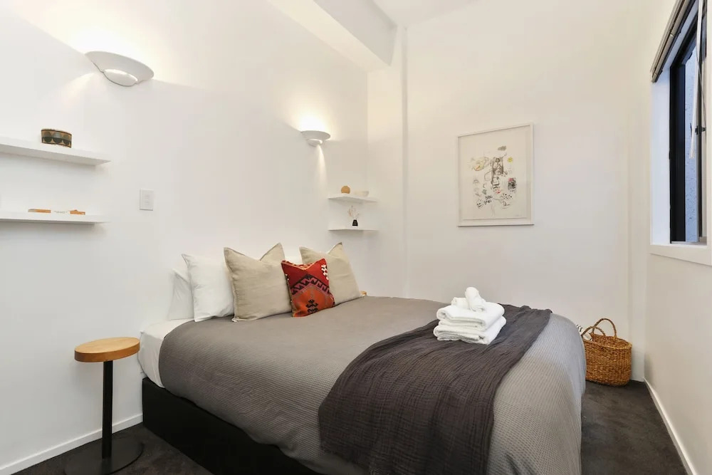 Gorgeous Designer 2 Bedroom in CBD