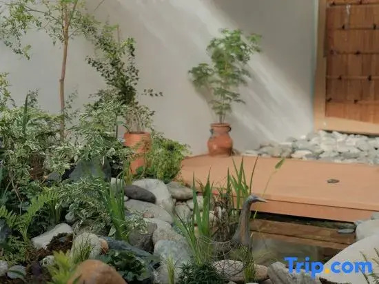 Shi Ji Li Season's Romance Romantic Garden Aesthetic Homestay (Dukezong Ancient City)