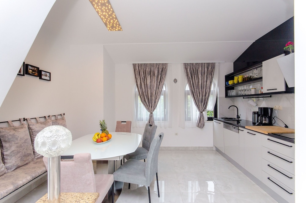 Apartment Ana With Private Pool
