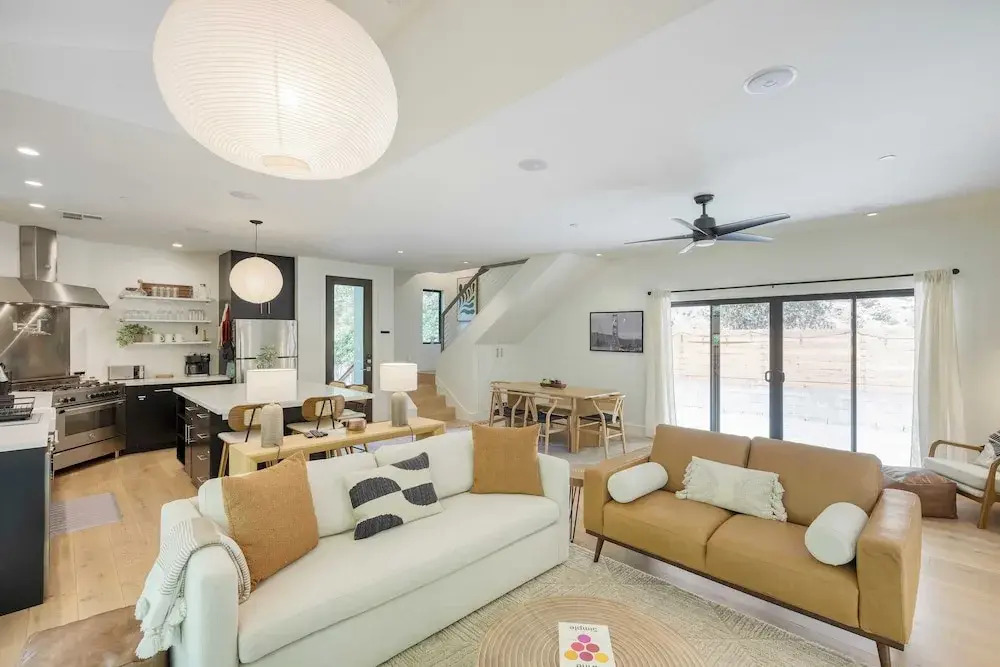 Mill Creek by Avantstay Modern Design, Patio, Hot Tub