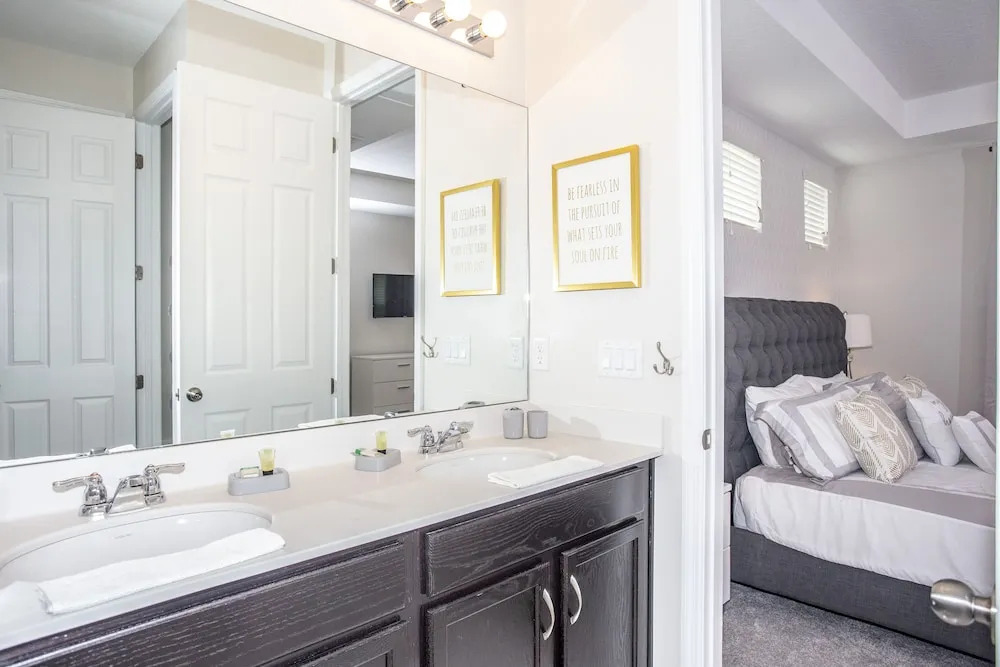 1557 Solara Resort 63253/63383