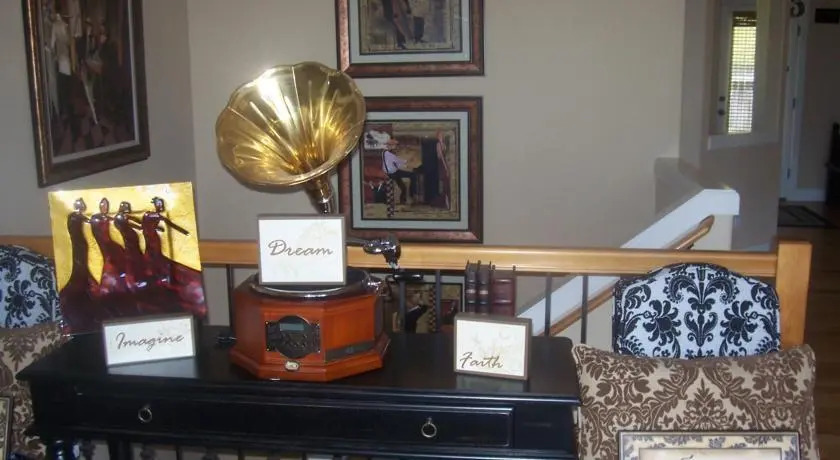 The Hillcrest Hideaway
