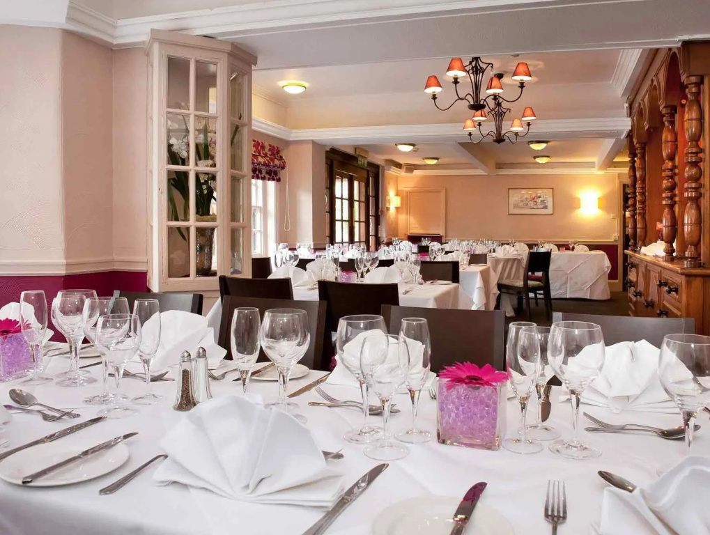 The White Horse - A Heartwood Inn