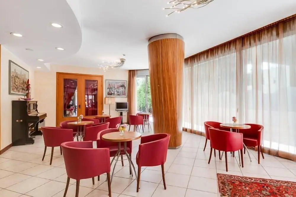 Hotel Aris