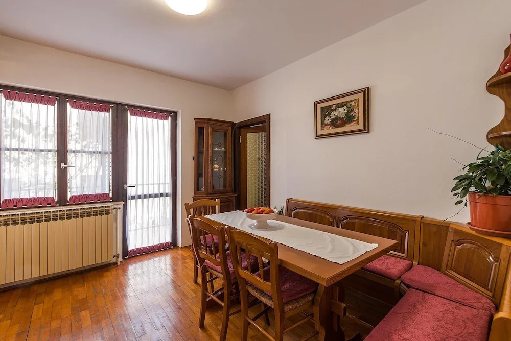 Apartment 1202